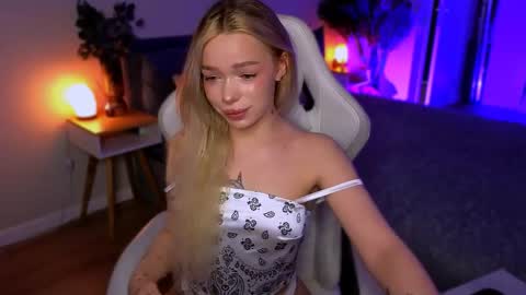 Snapshot of ellatwox chatting on 04/11/26, 05:45 Ella online show from 04/11/26, 05:45