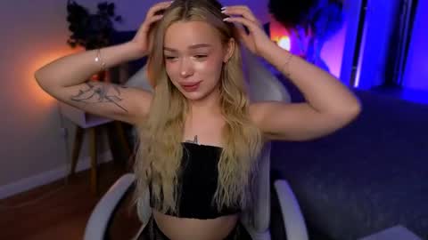 Snapshot of ellatwox chatting on 04/21/26, 05:58 Ella online show from 04/21/26, 05:58