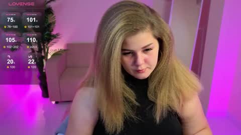 Snapshot of ellaya_ chatting on 11/24/25, 10:53 Scarlet online show from 11/24/25, 10:53