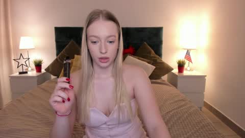 Snapshot of elldiana chatting on 03/28/26, 01:27 elldiana online show from 03/28/26, 01:27