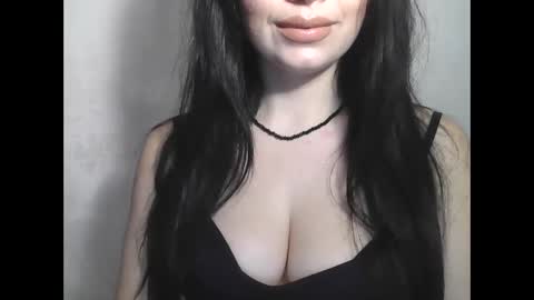 elle010843 online show from 12/19/24, 07:51