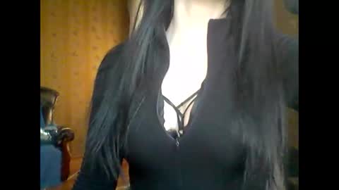 elle010843 online show from 02/08/25, 11:12