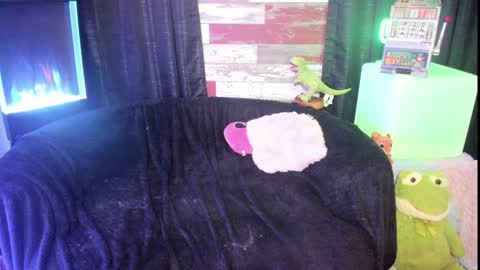 Snapshot of elle4you chatting on 01/22/25, 10:59 ELLE online show from 01/22/25, 10:59
