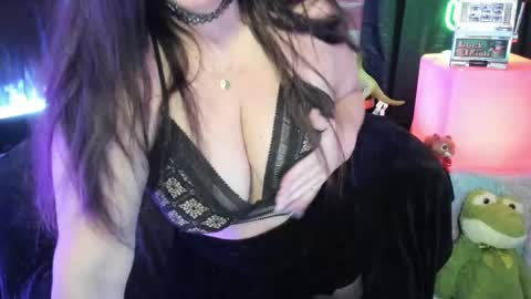 Snapshot of elle4you chatting on 11/20/25, 08:08 ELLE online show from 11/20/25, 08:08