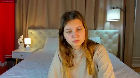 elle_ellise online show from 09/21/25, 07:54