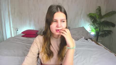 elle_ellise online show from 10/24/25, 07:38