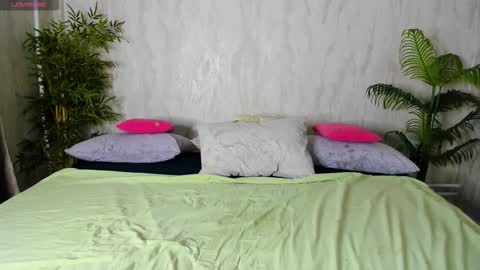 elle_ellise online show from 12/03/25, 08:00