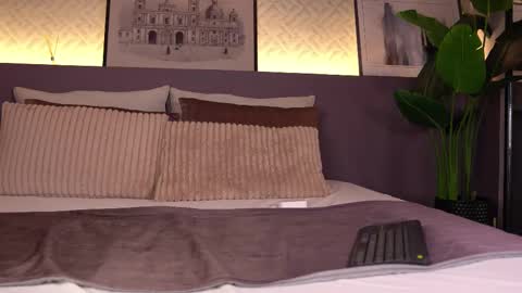 Snapshot of ellediane chatting on 03/06/25, 12:54 Elle Diane online show from 03/06/25, 12:54