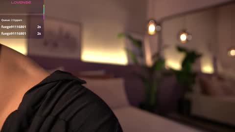 Snapshot of ellediane chatting on 11/10/25, 12:09 Elle Diane online show from 11/10/25, 12:09