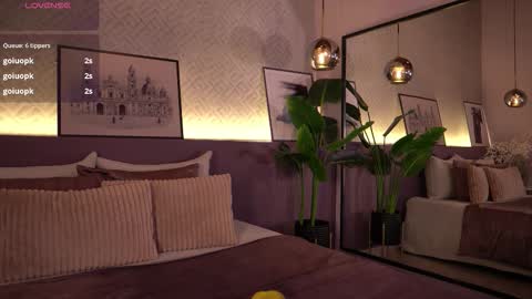 Snapshot of ellediane chatting on 11/14/25, 10:40 Elle Diane online show from 11/14/25, 10:40