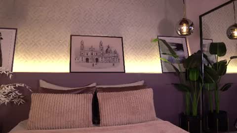 Snapshot of ellediane chatting on 06/24/26, 10:53 Elle Diane online show from 06/24/26, 10:53