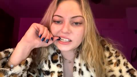 Snapshot of ellejess chatting on 02/26/26, 02:54 ellejess online show from 02/26/26, 02:54