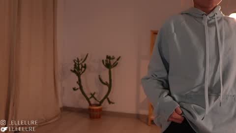 Linda Restrepo online show from 02/01/25, 01:02