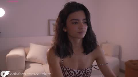 Linda Restrepo online show from 09/22/25, 10:45