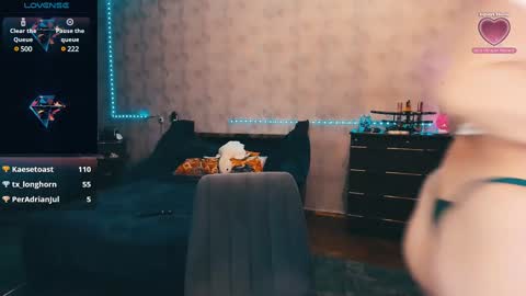 Elli   NEXT STREAM      online show from 12/04/24, 10:08