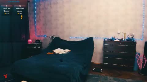 Elli   NEXT STREAM      online show from 10/31/25, 07:04