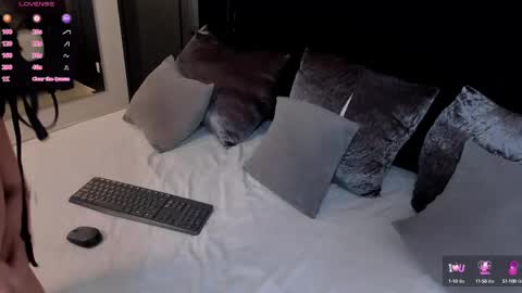 Snapshot of ellen_grace chatting on 10/05/25, 11:13 Ellen  online show from 10/05/25, 11:13