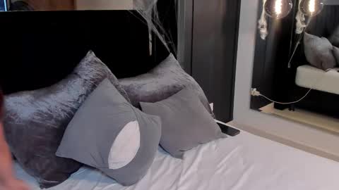 Snapshot of ellen_grace chatting on 11/02/25, 09:22 Ellen  online show from 11/02/25, 09:22