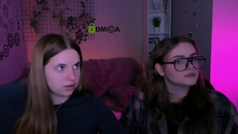 Snapshot of elli_ashley chatting on 04/08/26, 01:11 Ashley online show from 04/08/26, 01:11