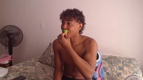 Snapshot of ellie_andy19 chatting on 12/06/24, 05:55 kev dani online show from 12/06/24, 05:55