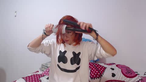 Snapshot of ellie_andy19 chatting on 01/04/25, 04:44 kev dani online show from 01/04/25, 04:44