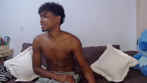 Snapshot of ellie_andy19 chatting on 02/17/25, 03:15 kev dani online show from 02/17/25, 03:15