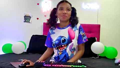 Snapshot of ellie_cute7 chatting on 04/17/26, 07:39 ellie_cute7 online show from 04/17/26, 07:39