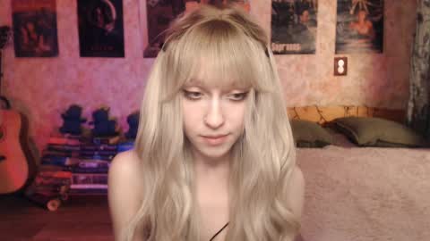 ellie_friendly online show from 02/17/25, 12:16