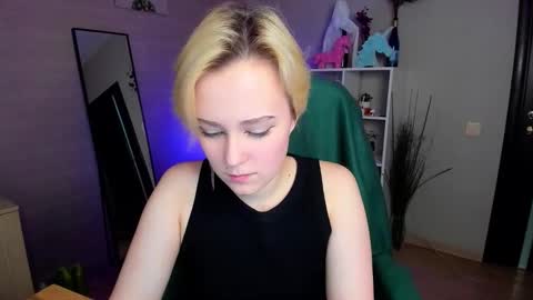 Ellie online show from 12/14/25, 08:09