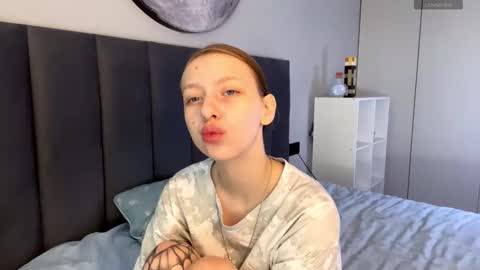 Ellie online show from 09/30/25, 07:02