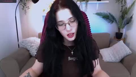 Snapshot of ellie_magic chatting on 03/04/25, 01:17 ellie_magic online show from 03/04/25, 01:17