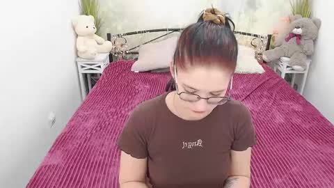 Snapshot of ellie_magic chatting on 03/06/25, 05:22 ellie_magic online show from 03/06/25, 05:22