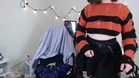 Snapshot of elliecharmful chatting on 11/15/25, 12:41 Ellie Charmful online show from 11/15/25, 12:41