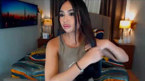 Snapshot of elliecummers chatting on 01/04/25, 08:27 ellie online show from 01/04/25, 08:27