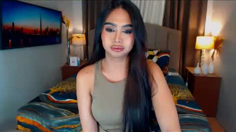 Snapshot of elliecummers chatting on 01/05/25, 09:03 ellie online show from 01/05/25, 09:03