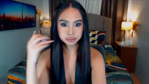 Snapshot of elliecummers chatting on 01/06/25, 08:39 ellie online show from 01/06/25, 08:39