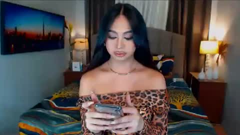 Snapshot of elliecummers chatting on 01/06/25, 11:52 ellie online show from 01/06/25, 11:52