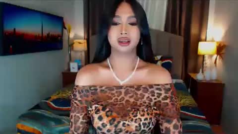 Snapshot of elliecummers chatting on 01/08/25, 03:39 ellie online show from 01/08/25, 03:39