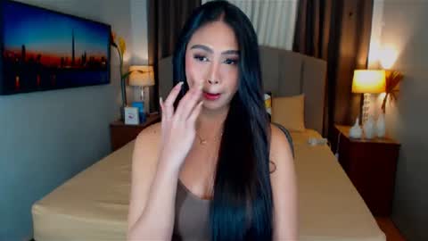 Snapshot of elliecummers chatting on 01/20/25, 06:32 ellie online show from 01/20/25, 06:32