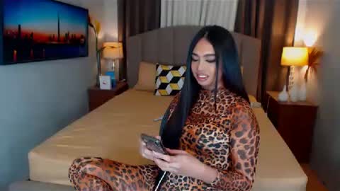 Snapshot of elliecummers chatting on 01/25/25, 07:28 ellie online show from 01/25/25, 07:28