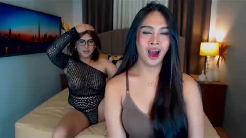 Snapshot of elliecummers chatting on 02/04/25, 12:19 ellie online show from 02/04/25, 12:19