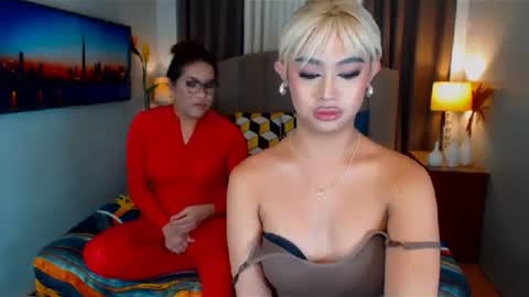 Snapshot of elliecummers chatting on 02/21/25, 05:13 ellie online show from 02/21/25, 05:13