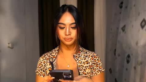 Snapshot of elliecummers chatting on 10/27/25, 04:22 ellie online show from 10/27/25, 04:22