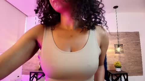 Snapshot of elliee_alves chatting on 06/30/26, 01:45 elliee_alves online show from 06/30/26, 01:45