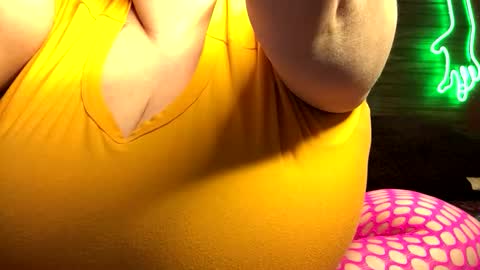 Snapshot of ellielouise11 chatting on 01/11/25, 04:38 Ellie Louise online show from 01/11/25, 04:38