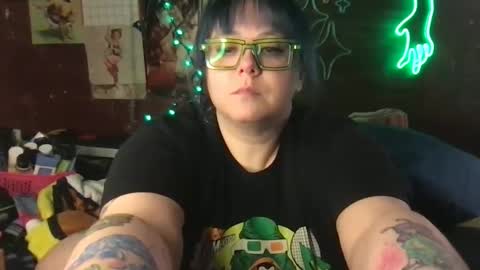 Snapshot of ellielouise11 chatting on 02/25/25, 01:20 Ellie Louise online show from 02/25/25, 01:20