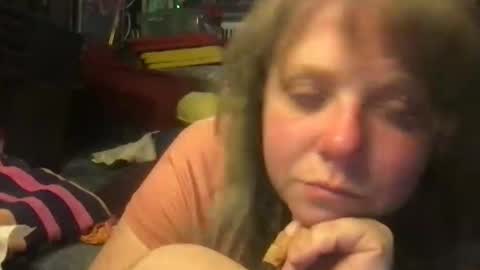 Snapshot of ellielouise11 chatting on 10/22/25, 09:47 Ellie Louise online show from 10/22/25, 09:47