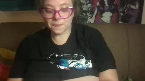 Snapshot of ellielouise11 chatting on 12/04/25, 09:34 Ellie Louise online show from 12/04/25, 09:34