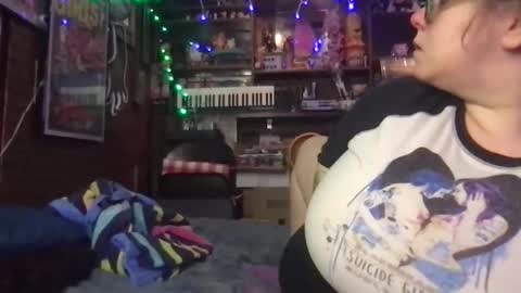 Snapshot of ellielouise11 chatting on 12/15/25, 03:33 Ellie Louise online show from 12/15/25, 03:33