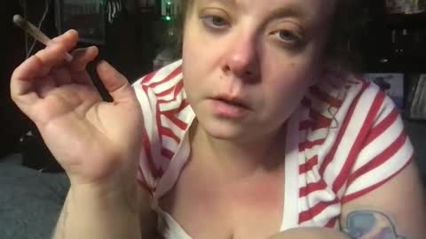 Snapshot of ellielouise11 chatting on 12/17/25, 06:08 Ellie Louise online show from 12/17/25, 06:08